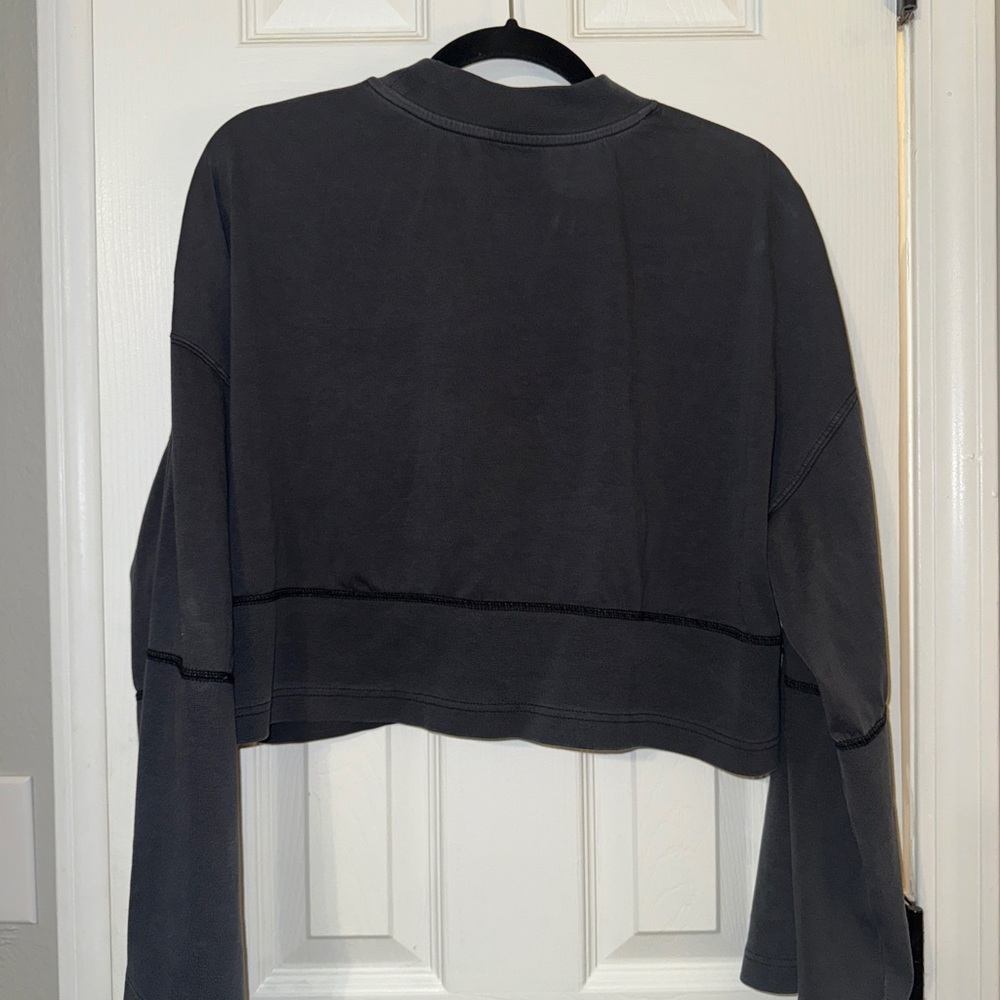 Converse Women's Black Cropped Sweatshirt - Picture 6 of 7